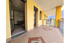 Trilocale arredato con box