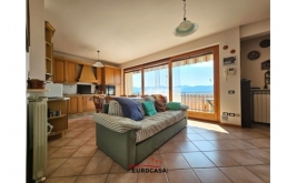 Trilocale con posto auto, box e arredo